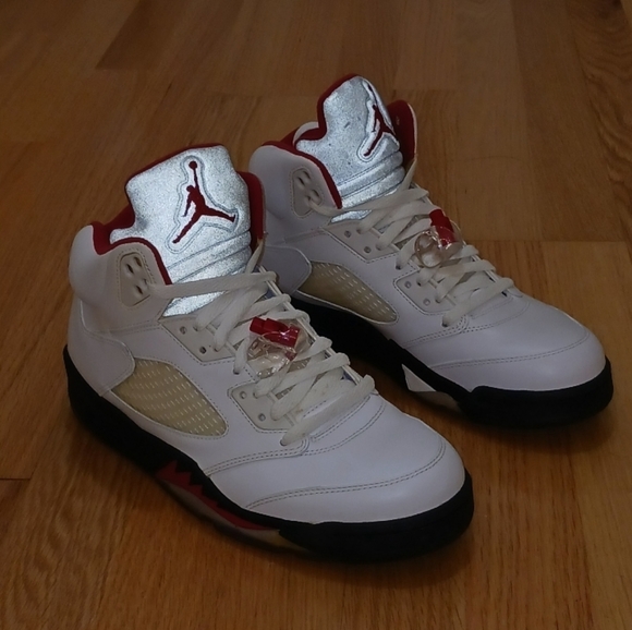 Jordan 5 Retro "Fire-Red" 2013 Basketball Shoes size 9 men/10.5 Women - Picture 6 of 13